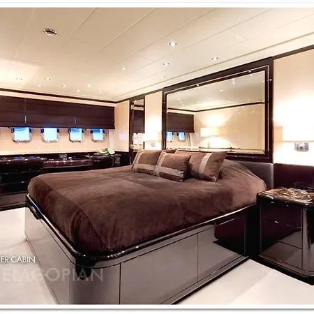 Mangusta Yacht Enzo Båthotell